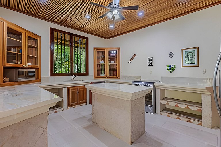 Private Jungle Home Surrounded by 2 Creeks
