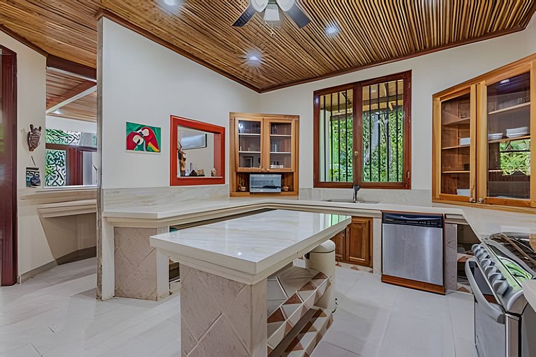 Private Jungle Home Surrounded by 2 Creeks