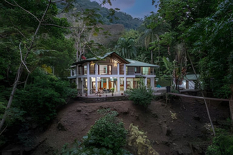 The Jungle Inn