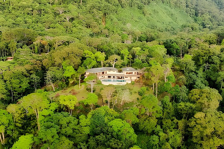Monkey Ranch Lux Lodge